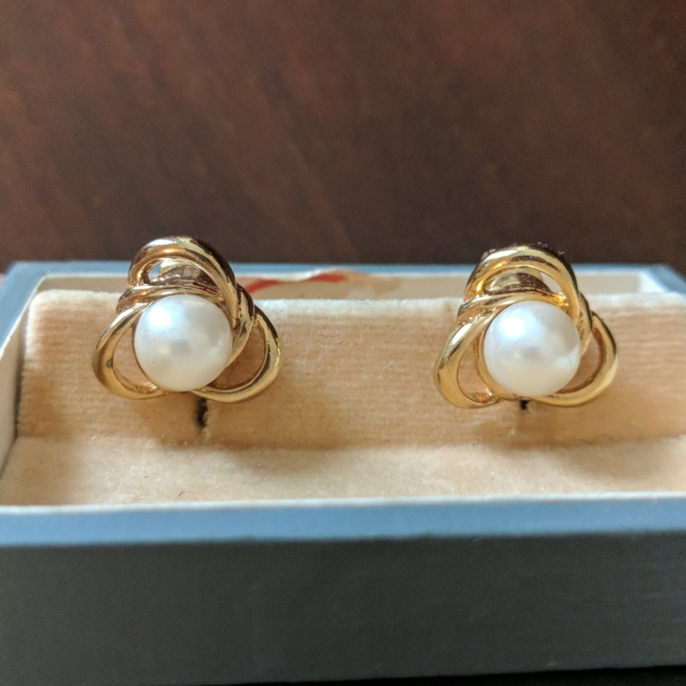 SALE 2/$6 Sarah Coventry Clip on earrings